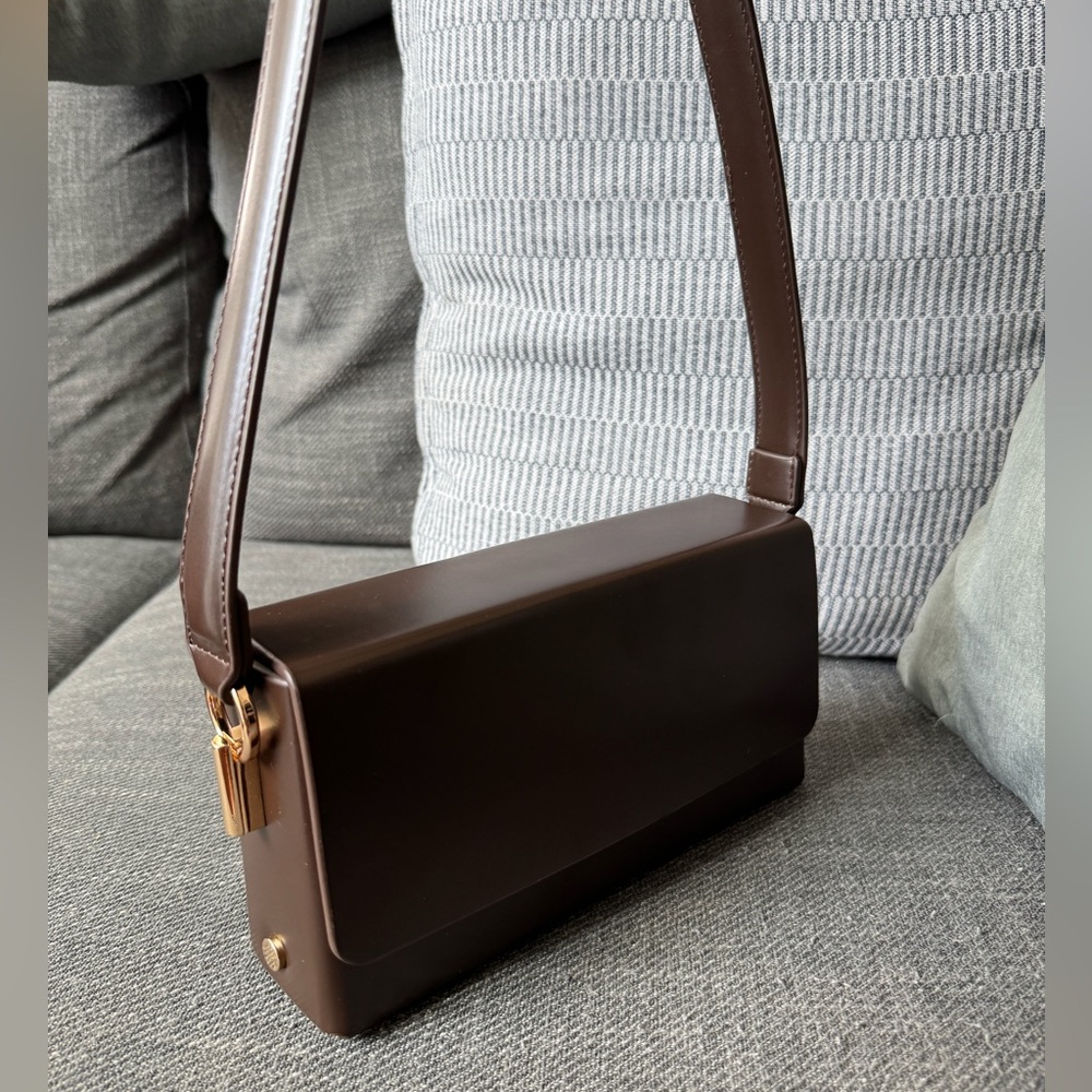 Brown leather shoulder bag, removable strap, mint condition